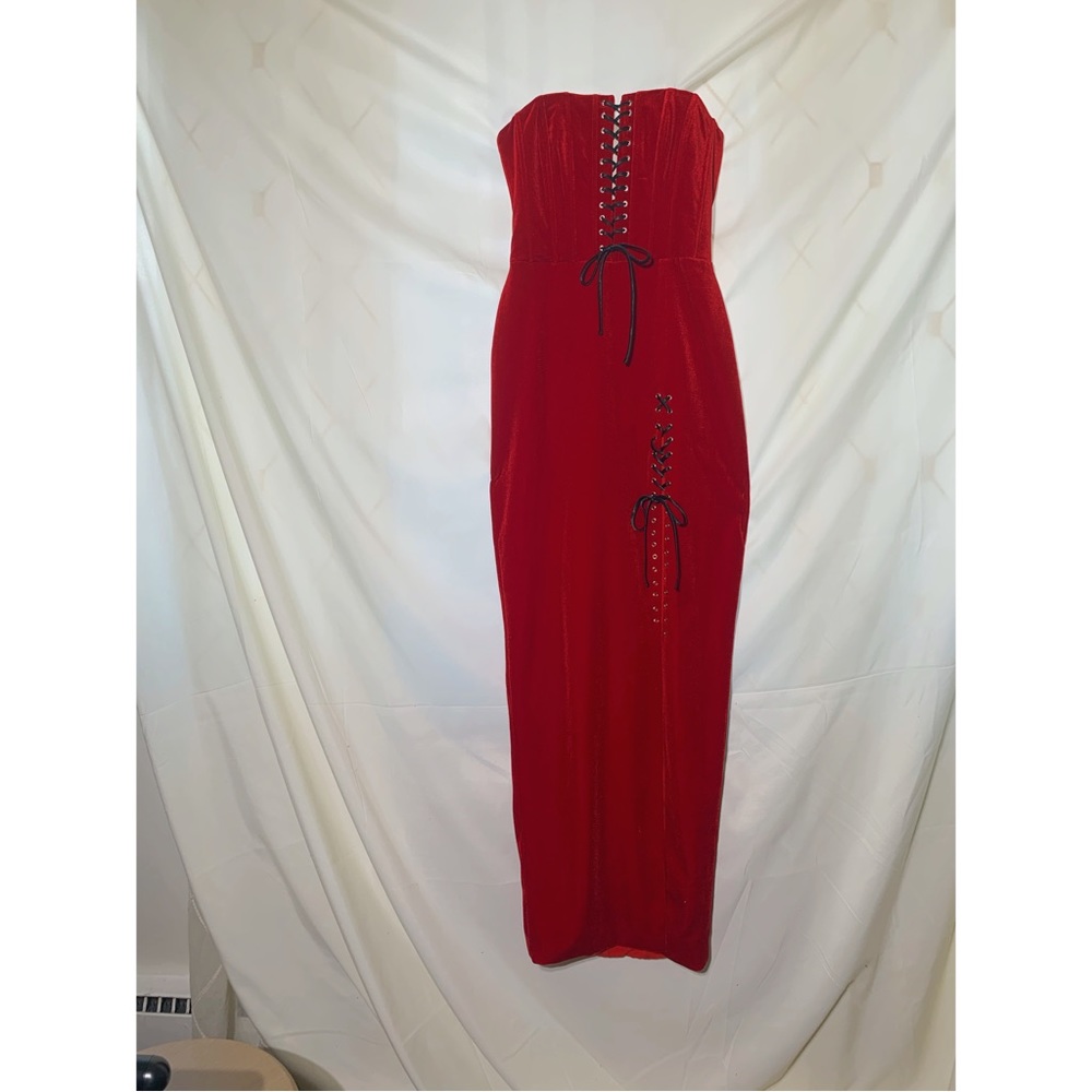 Brand new gorgeous red velvet Adeirlina gown - Picture 6 of 10
